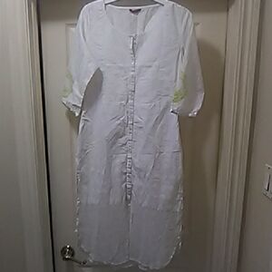 YES 💲5⃣⏩▶White Button-Down Dress Side Slits